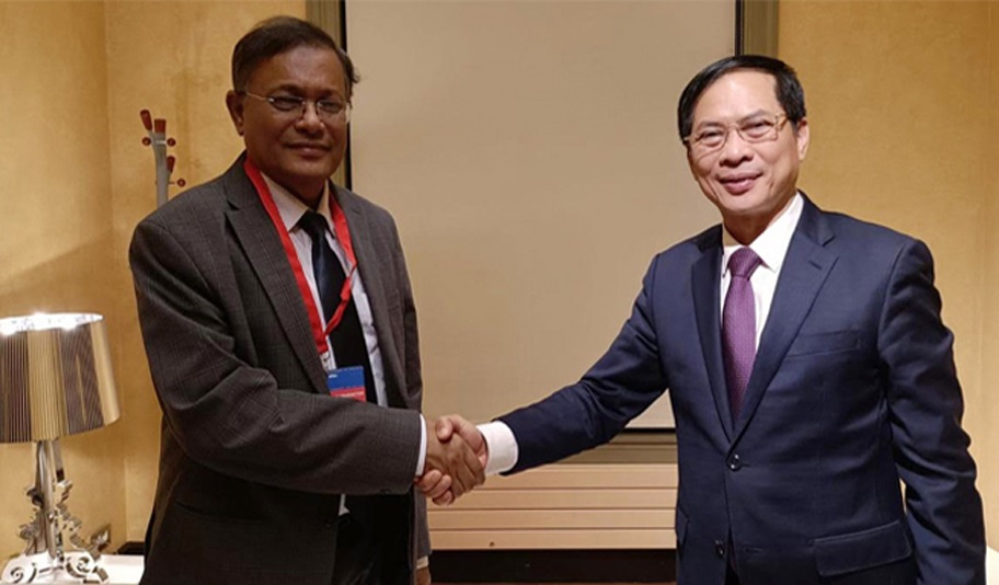 পররাষ্ট্রমন্ত্রী হাছান মাহমুদের সাথে ব্রাসেলসে চার দেশের পররাষ্ট্রমন্ত্রীর বৈঠক